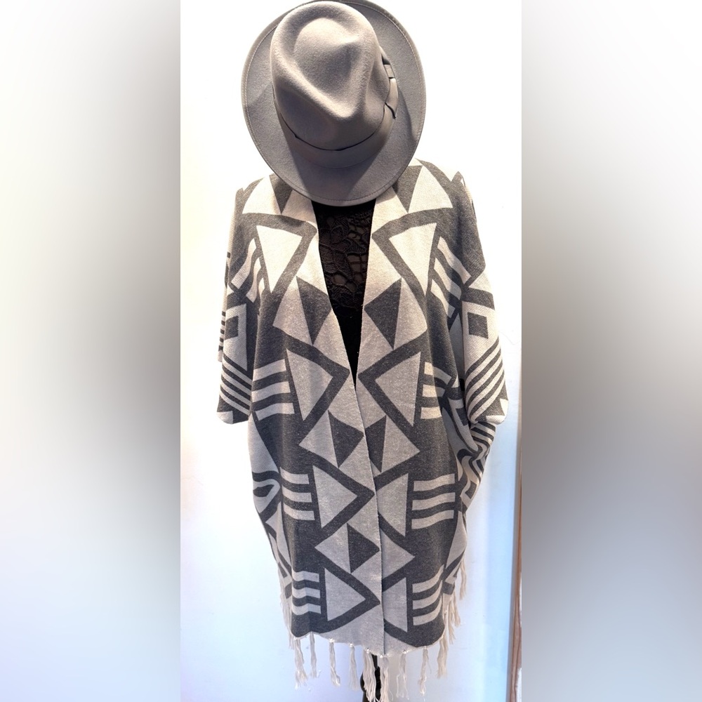 Boho knit geometric grey and ivory knit fringed poncho